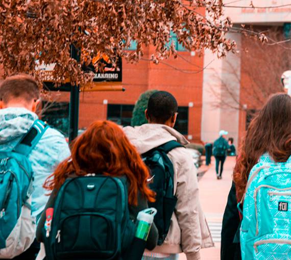 Alunos de mochila: brindes para alunos.