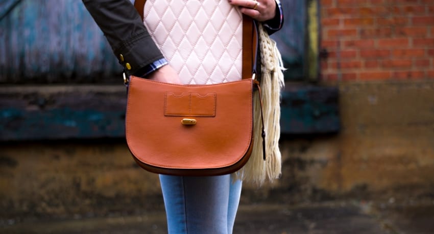 Aproveite-o-sucesso-da-bolsa-transversal-personalizada-e-coloque-a-sua-marca-em-evidência