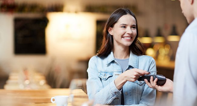 Sua marca lembrada! Conheça as pochetes personalizadas para eventos