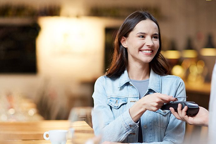 Sua marca lembrada! Conheça as pochetes personalizadas para eventos