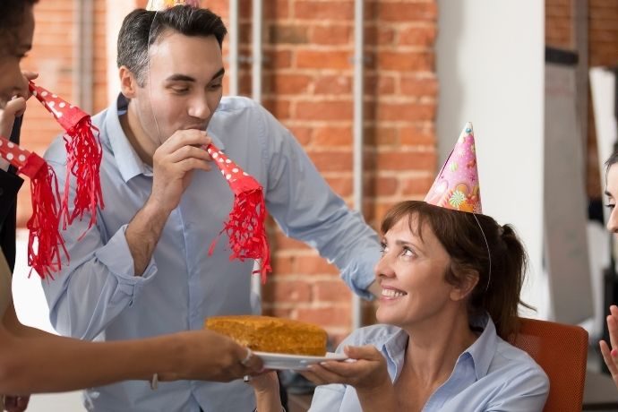 ideias para comemorar aniversário de funcionários