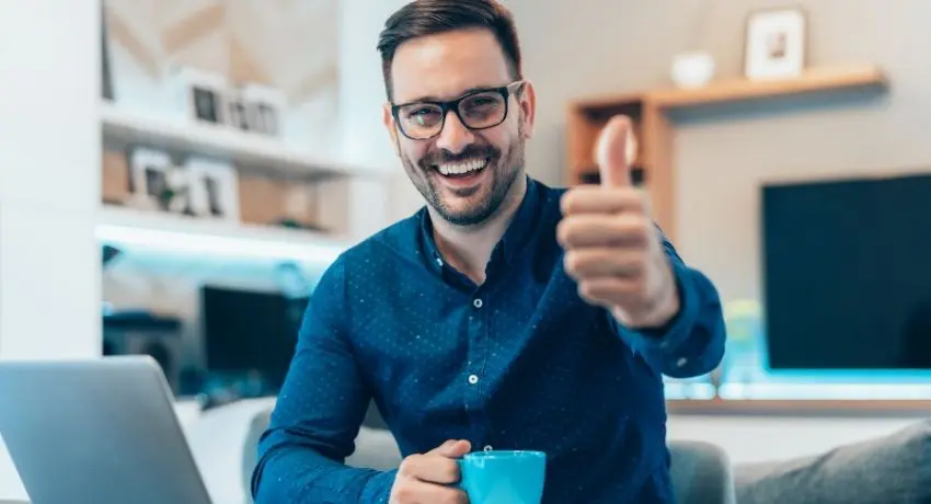 funcionários feliz em home office 