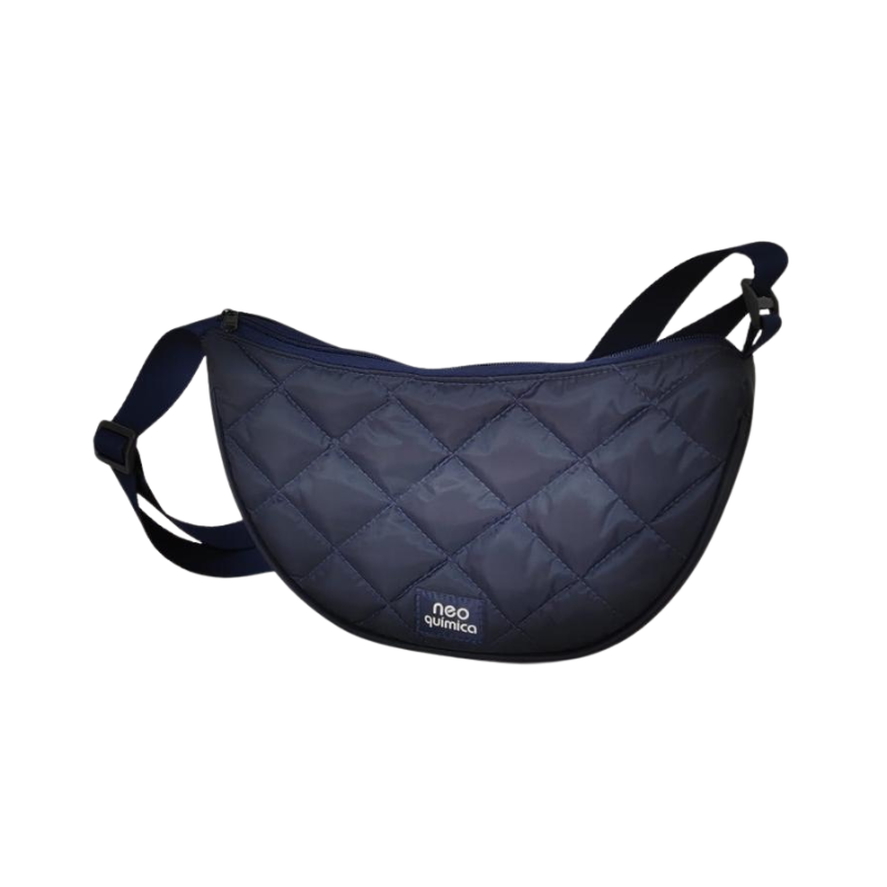 Bolsa Canoa azul marinho em nylon emborrachado com matelassê e alça regulável.