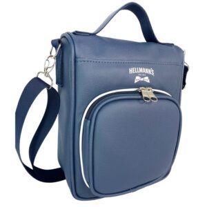 Bolsa lateral azul personalizada Hellmann’s fechada, com bolso frontal estruturado e alça lateral.