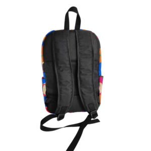 Costas da mochila em córdoba sublimado com alças acolchoadas em material aerado.